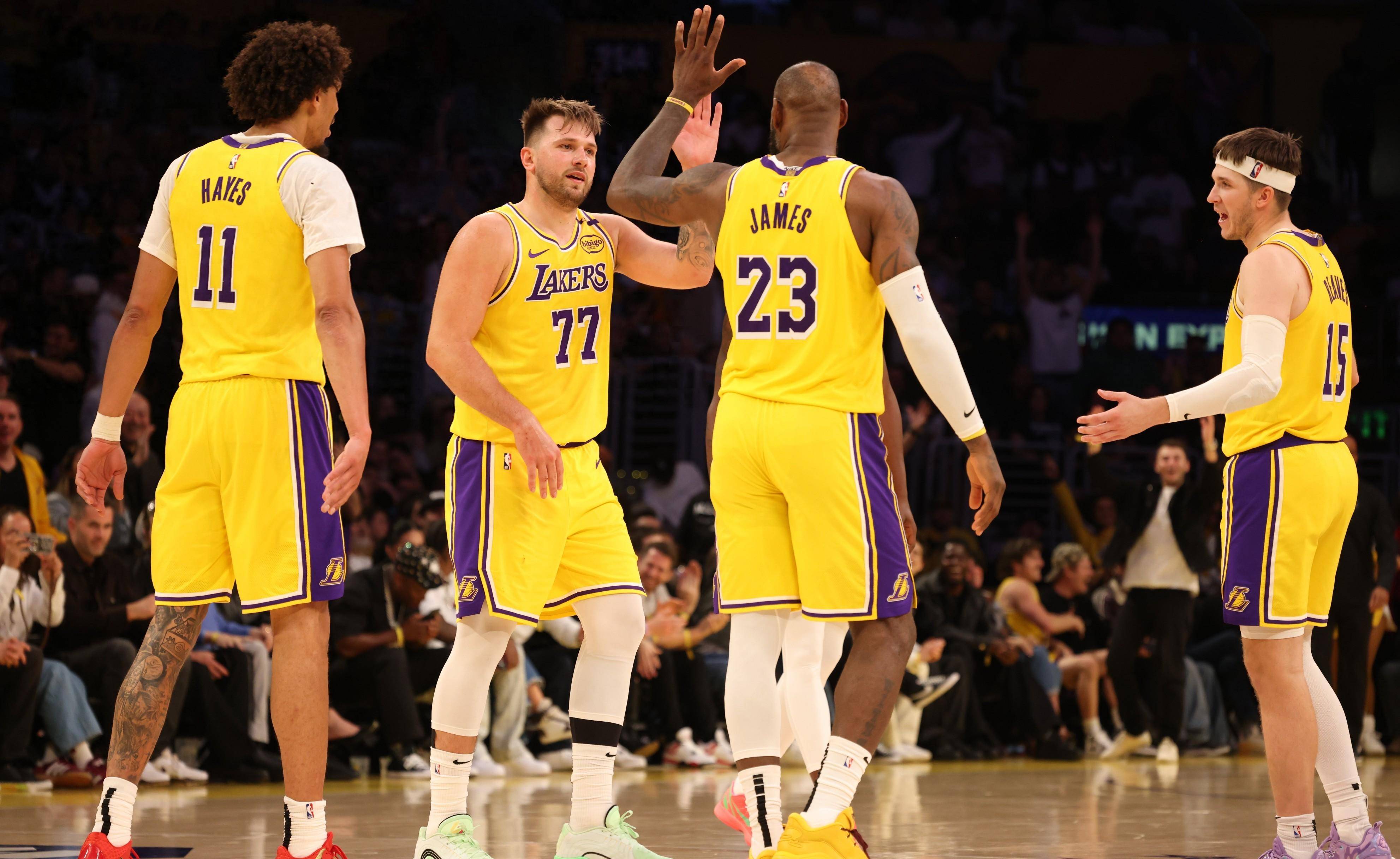 东契奇连续十二场比赛得分超过刷新纪录,中国队不断突破!